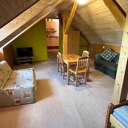 Apartmanovy Dum Obecna Skola Svetlik Eksteriør bilde