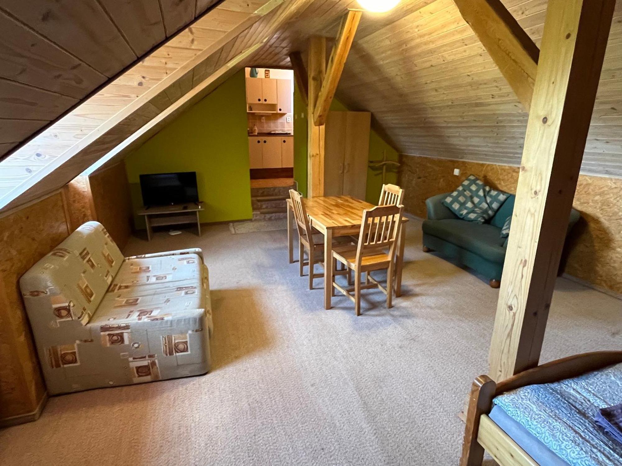 Apartmanovy Dum Obecna Skola Svetlik Eksteriør bilde