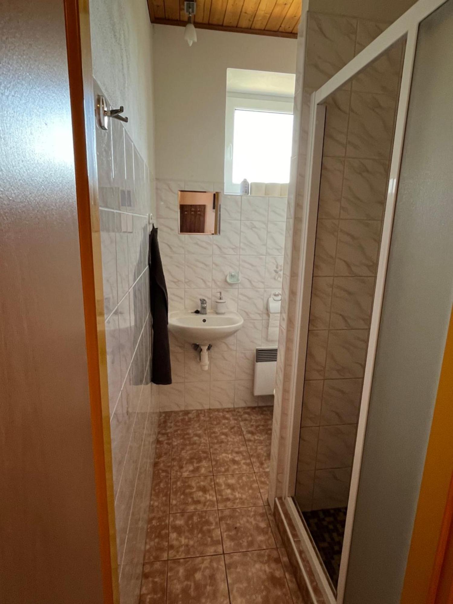 Apartmanovy Dum Obecna Skola Svetlik Eksteriør bilde
