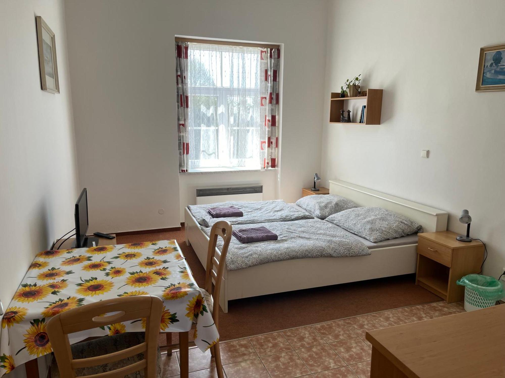 Apartmanovy Dum Obecna Skola Svetlik Eksteriør bilde